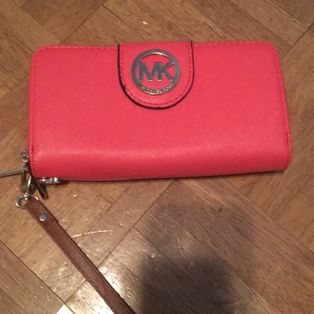 Brand new MICHAEL KORS wallet.